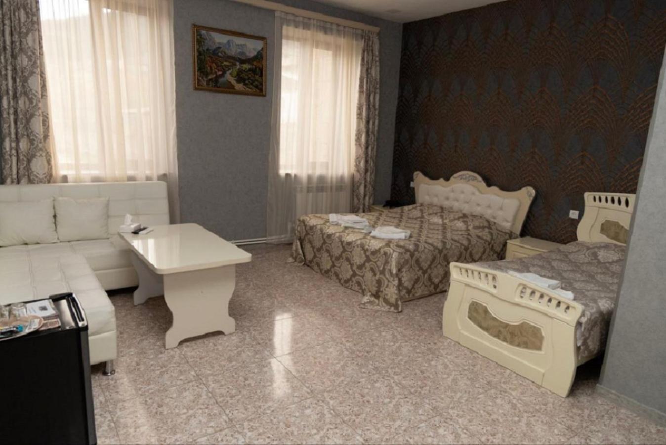 Noyemburg Hotel Noyemberyan Extérieur photo